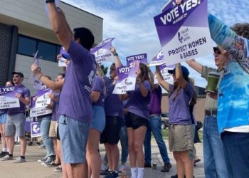 Referéndum: el estado de Kansas votó a favor de mantener el acceso al aborto