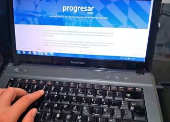 Asisten a interesados  en inscribirse en las becas del Programa Progresar