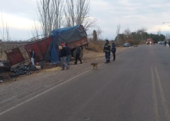 Un camión y un auto impactaron de frente: murió un hombre de 33 años en Junín