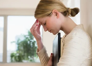 Un trabajador fue despedido por usar un simulador de mouse en movimiento