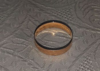 Una mujer fue a esquiar a la provincia de Mendoza y en un guante encontró una alianza: busca al dueño para entregársela