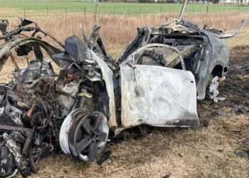 Otra tragedia en una ruta nacional: un auto en plena ruta chocó a un camión, se incendió y murieron dos personas