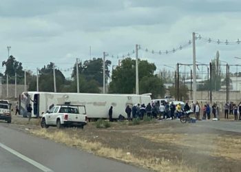 Volcó un micro con hinchas de Boca en San Martín: una fallecida