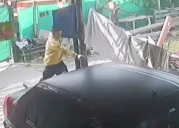 Horror en el Gran Buenos Aires: Asesinaron a un hombre a golpes y ataron el cadáver a un poste (imágenes sensibles)