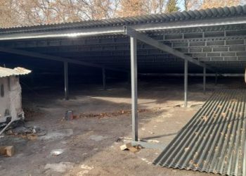 Continúa la reparación integral del techo de la escuela “Rodolfo Iselín”