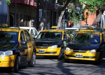 Convocaron a una audiencia pública para debatir el aumento en la tarifa de taxis y remises