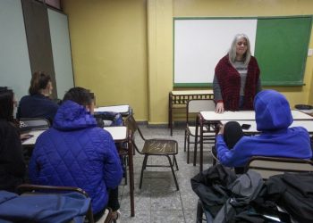 El Gobierno oficializó el pago a docentes y celadores por el feriado del 2 de septiembre