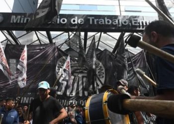 El Gobierno reclama «sensatez» al sindicato y a los empresarios del sector neumático