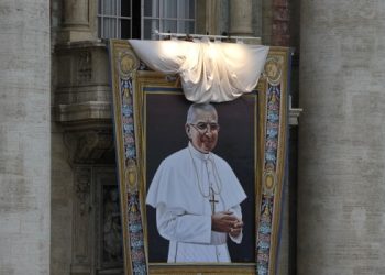 El Papa beatificó a Juan Pablo I, tras aprobar un milagro que se le atribuye sobre una niña argentina