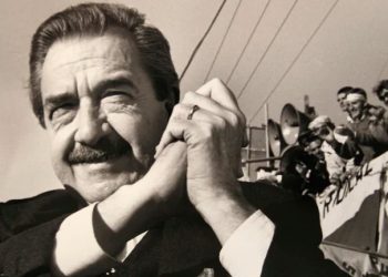 El día que quisieron matar a Alfonsín: la falla en el revólver que salvó la vida del expresidente