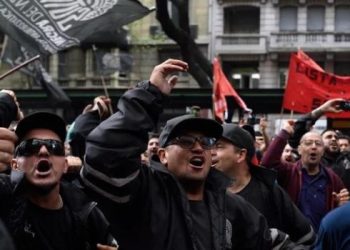 El dueño de Fate responsabilizó al Partido Obrero por la huelga que paraliza la producción de neumáticos