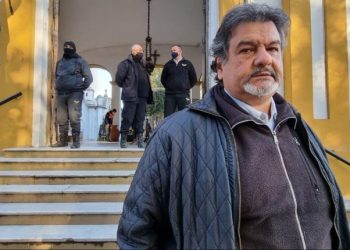 Hace 23 años quiere saber si es hijo de un millonario, pero se frenó la exhumación que podría confirmarlo