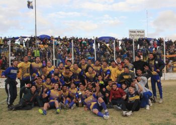 Con su cancha llena, Huracán festejó el título goleando a Monte Comán