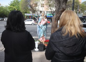 La imagen de la Virgen de San Nicolás se instaló en el Kilómetro Cero