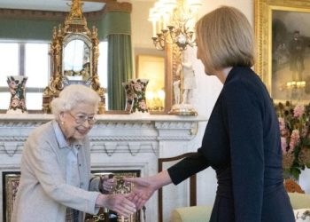 Liz Truss asumió como nueva primera ministra de Gran Bretaña y fue recibida por la reina