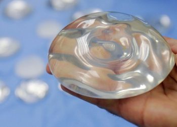 Los implantes mamarios podrían estar relacionados con otros tipos de cáncer