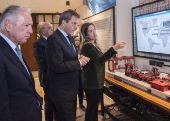Massa le pidió a la UIA no interrumpir la cadena productiva