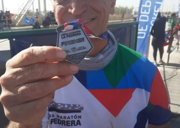 No podía caminar por su esclerosis múltiple, entrenó y corrió una media maratón en San Luis: “Rendirse no es una opción”