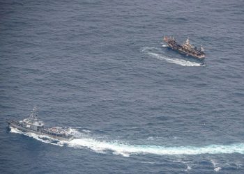 Pesca indiscriminada, explotación laboral y amenazas al medioambiente: así opera la flota pesquera china en América Latina