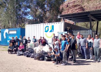 Realizaron una limpieza solidaria en  el Lago del Valle Grande y alrededores