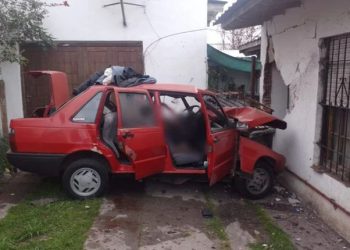 Tragedia en Mar del Plata: Un joven chocó con su auto contra un paredón, murió y los dos acompañantes quedaron internados