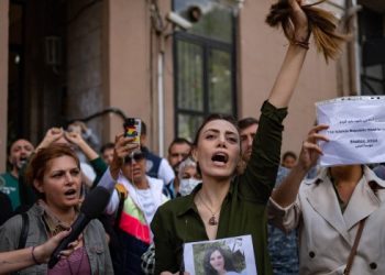 Ya suman ocho los fallecimientos durante protestas por la muerte de una joven en Irán