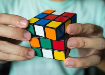Invitan a participar de actividades de armado  de cubos Rubik hoy sábado en la plaza Francia
