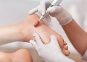 Desarrollan prácticas podológicas gratuitas en los distritos