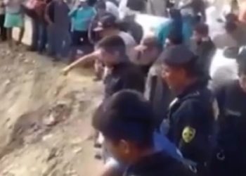 Terrible accidente en Perú: una camioneta iba a alta velocidad, se despistó, cayó a un precipicio de 500 metros y provocó una sangrienta tragedia