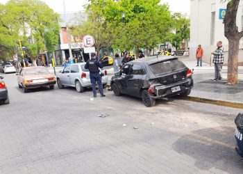 Triple choque y una lesionada  en pleno centro