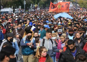 Abandono escolar, nuevos trabajos y recuperación post pandemia: los motivos ocultos de la informalidad laboral