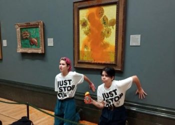 Activistas lanzaron sopa de tomate contra «Los girasoles», la célebre obra de Van Gogh