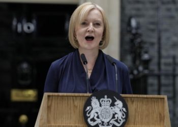 Apenas 45 días después de su asunción, renuncia la primera ministra británica Liz Truss
