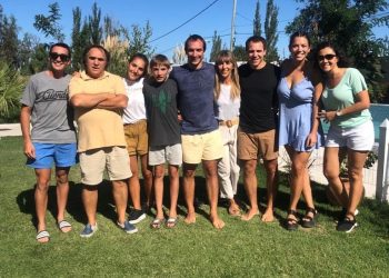 El docente Augusto Saponara y su pareja Vicky cuentan cómoes su nueva vida en Italia