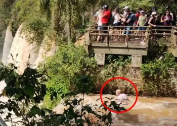 Búsqueda desesperada en Cataratas del Iguazú: un hombre cayó desde las pasarelas del Salto Bosetti