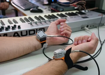 Cómo pueden las personas sordas sentir la música a través del tacto