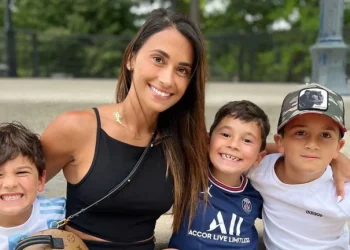 El viaje de Antonela Roccuzzo a las Cataratas sin Messi: paseos con sus hijos y el conmovedor gesto con una fan