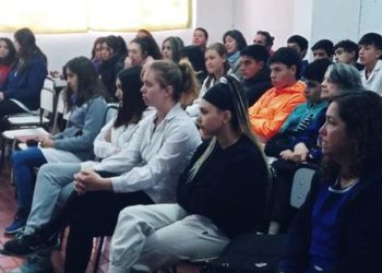 Desde la escuela Martín Güemes trabajan en dar conocimientos sobre agroecología y capacitación sobre apicultura