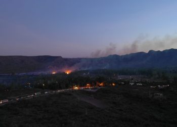 El Ministro de Seguridad sobrevuela la zona del incendio en Valle Grande