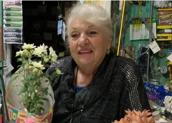 La abuela ferretera que se crio entre tornillos y trabaja hasta los feriados: «Sólo cierro para salir con mis nietos»