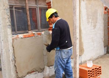 La construcción frenó su repunte y sufrió en agosto su mayor caída en cinco meses