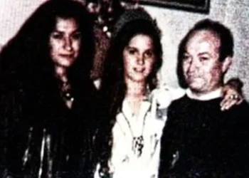 La historia de muerte y locura de las «hermanas satánicas» que asesinaron a su padre de 150 puñaladas