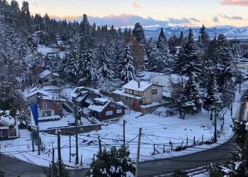 La nieve sorprendió a Bariloche en plena primavera