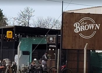 Le robaron 1 millón y medio de pesos en el estacionamiento de un restaurante en Chacras