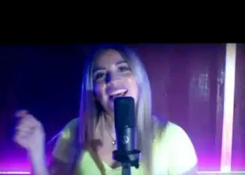 Les robó la plata a las mamis de la escuela y grabó un video de cumbia
