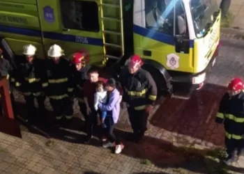 Otro caso insólito en Argentina: Se olvidaron un nene encerrado en un jardín de infantes y llamaron a los bomberos para rescatarlo