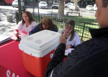 Vacunación a menores: los pediatras se defienden y dicen que «la recomendación siempre está»