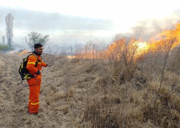 Los incendios no  dan tregua en medio de un clima propicio para su propagación