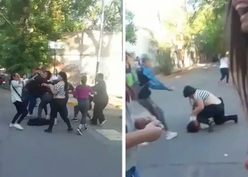 Brutal batalla campal de un grupo de «mamis» a la salida de un colegio en Mendoza