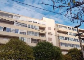 Conmoción en Córdoba: ​Una joven murió al caer desde un sexto piso y detuvieron a su padre mientras investigan lo ocurrido